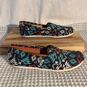 Women's Tom's Classic Blue
Multi Blanket Print Slip On
Shoes Size 8.5